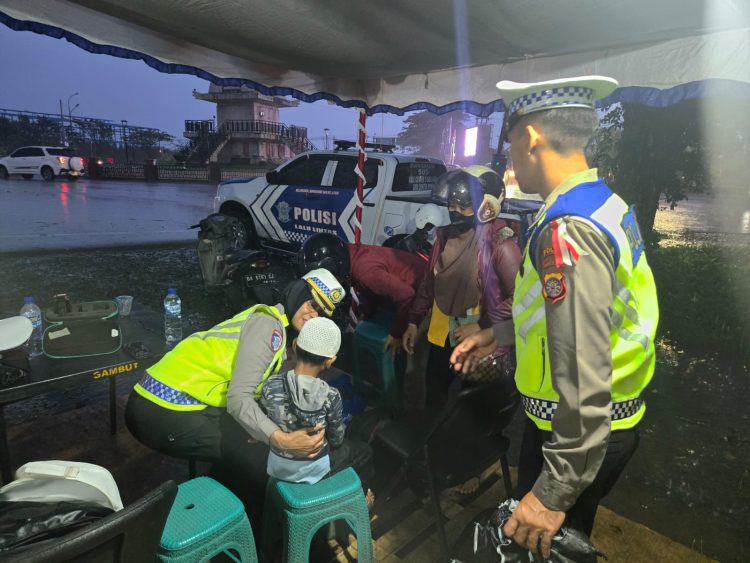 Kepolisian Daerah Kalimantan Tengah menyediakan dua Kendaraan Dapur Lapangan (Randurlap) dan layanan pemeriksaan kesehatan gratis untuk jamaah Haul Guru Sekumpul.