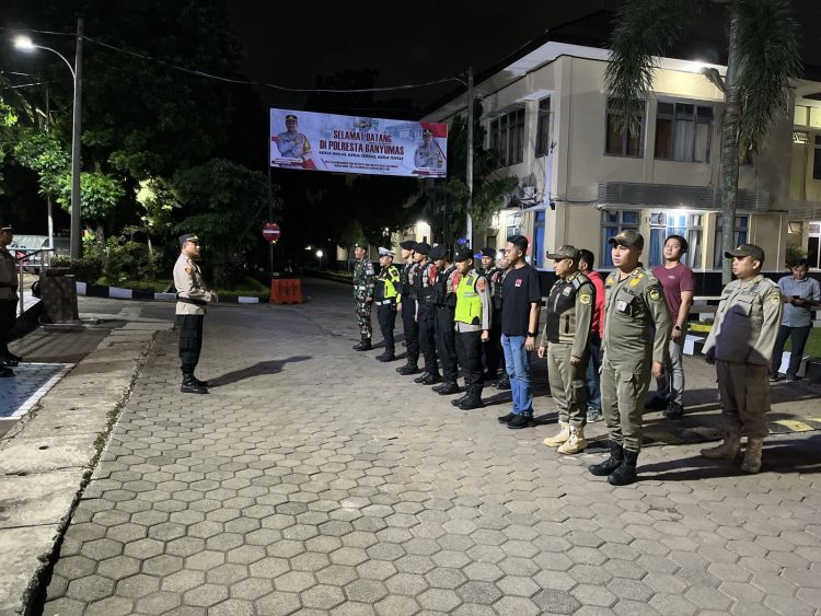 Kegiatan yang berlangsung pukul 20.00 wib hingga 22.15 wib tersebut melibatkan personel gabungan Polresta Banyumas, TNI dari Kodim 0701/Banyumas, serta Satpol PP Kabupaten Banyumas