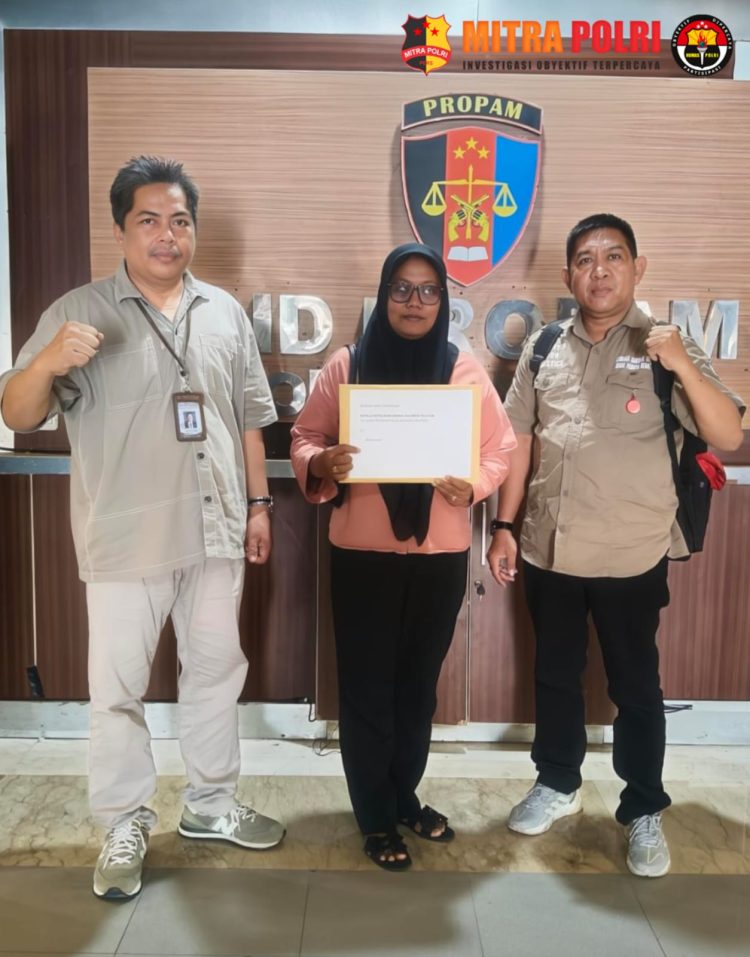 Seorang ahli waris almarhum Salemang Bin Mamma berinisial KT resmi melaporkan oknum polisi berinisial WN ke Bidang Profesi dan Pengamanan (Propam) Polda Sulawesi Selatan, Senin (29/12/2025).