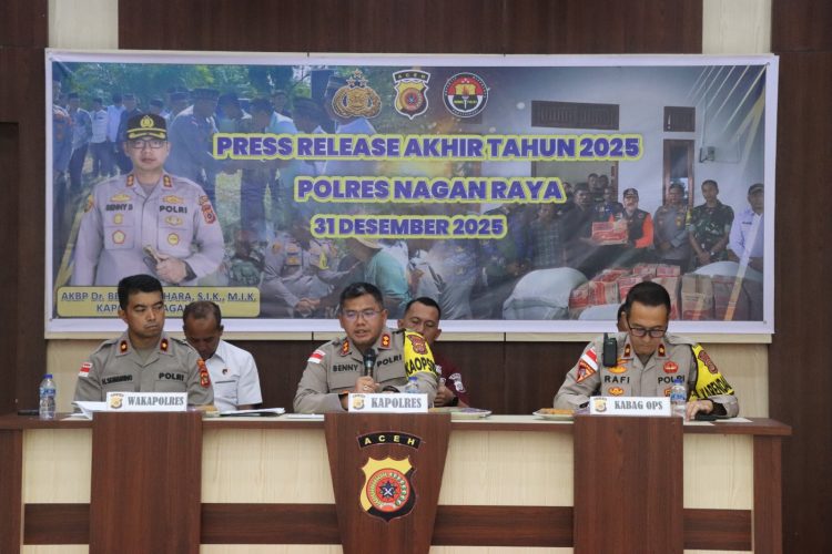 Kegiatan tersebut dihadiri langsung oleh Kapolres Nagan Raya AKBP Dr. Benny Bathara, S.I.K., M.I.K., didampingi Waka Polres, Kabag Ops, Kasat Reskrim, Kasat Narkoba, Kasat Lantas, serta Kasi Humas Polres Nagan Raya.