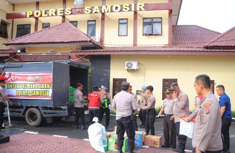 Bantuan yang diberangkatkan mencakup kebutuhan pokok seperti bahan pangan, pakaian bersih, selimut, perlengkapan kesehatan, serta logistik darurat lainnya. Selain itu, personel Polres Samosir juga memberikan bantuan sukarela berupa uang tunai dari hasil penggalangan internal sebagai bentuk kepedulian terhadap warga yang tengah mengalami musibah.