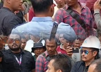 Tokoh masyarakat, ninik mamak, dan perwakilan Kelompok Tani Kampar Jaya Bersama berdiskusi di lokasi lahan eks Kebun Jimmy, Desa Kualu, Kecamatan Tambang. Pertemuan ini menjadi bagian dari pengawalan masyarakat terhadap pelaksanaan KSO yang baru diserahkan kepada warga sebagai bentuk pengelolaan sah dan transparan.