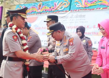 Kapolresta Palangka Raya Kombes Pol Dedy Supriadi, S.I.K., M.H. turut menghadiri kegiatan farewell parade sebagai bentuk penghormatan kepada mantan Wakapolda Kalimantan Tengah, Selasa (13/1/2026).