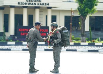 Wakil Komandan Korps Brimob Polri Irjen Pol. Reza Arief Dewanto memimpin langsung upacara penyambutan pasukan Korbrimob Polri yang telah selesai melaksanakan tugas operasi Damai Cartenz 2025 di wilayah hukum Polda Papua dan Papua Tengah. Kamis (1/1/2025).