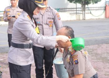Upacara kenaikan pangkat tersebut dipimpin langsung oleh Kapolres Samosir AKBP Rina Frillya, S.I.K, dan diikuti oleh seluruh jajaran perwira, personel Polres Samosir, serta Bhayangkari