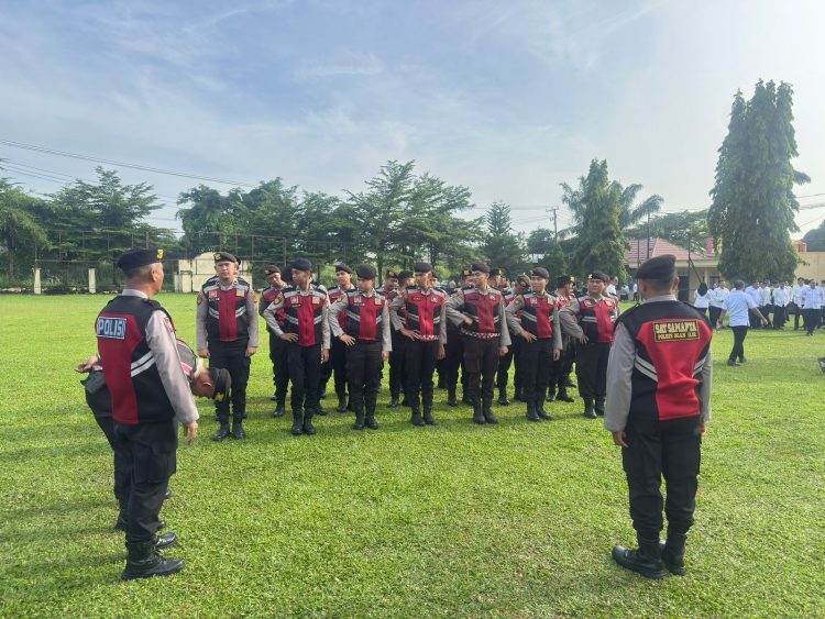 Sat Samapta Polres Ogan Ilir melaksanakan apel pagi fungsi sebagai bagian dari kegiatan rutin pembinaan internal, Senin (5/1/2026) pagi.