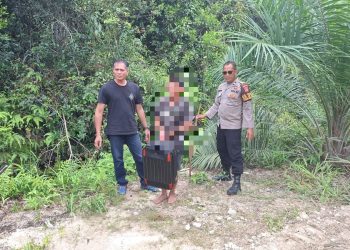 Kegiatan tersebut melibatkan piket Regu SPKT II bersama Unit Reskrim dengan membawa seorang terduga pelaku berinisial A.M., yang sebelumnya telah diamankan dan menjalani penahanan di Rutan Polsek Bukit Batu.