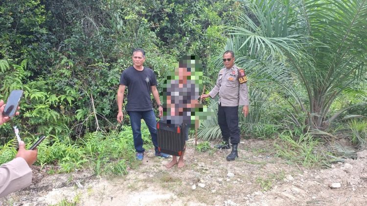 Kegiatan tersebut melibatkan piket Regu SPKT II bersama Unit Reskrim dengan membawa seorang terduga pelaku berinisial A.M., yang sebelumnya telah diamankan dan menjalani penahanan di Rutan Polsek Bukit Batu.