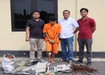 Jajaran Polres Ogan Komering Ilir (OKI) berhasil mengungkap kasus Tindak Pidana Pencurian dengan Pemberatan (Curat) yang terjadi di Kelurahan Cintaraja, Kecamatan Kayuagung, Kabupaten OKI. Seorang pelaku berhasil diamankan dalam operasi penangkapan yang dilakukan pada Rabu (7/1/2026) dini hari.