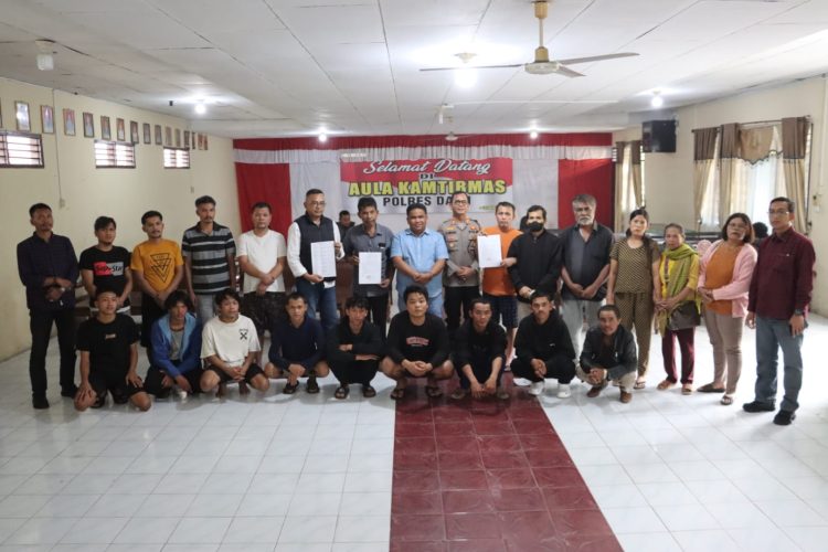 Kegiatan tersebut berlangsung di Aula Kamtibmas Polres Dairi, yang dipimpin langsung oleh Kasat Binmas, AKP G. Limbong, bersama pihak Sat Reskrim Polres Dairi serta dihadiri oleh perwakilan PT Gruti, Kerry Sinaga, Tokoh Pemuda, Beslan Malau, dan perwakilan masyarakat Desa Parbuluan VI.