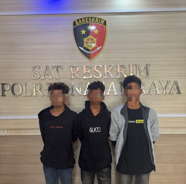 Ketiga terduga pelaku masing-masing berinisial R.F. (15 tahun), S. (17 tahun), dan R. (13 tahun). Mereka diduga terlibat dalam pencurian kotak amal di sejumlah masjid yang berada di wilayah hukum Polres Nagan Raya,