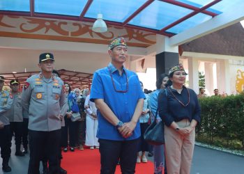 kedatangan Brigjen Pol Drs. Yosi Muhamartha sebagai Wakapolda Kalteng baru di Bumi Tambun Bungai, disambut hangat oleh Kapolda didampingi Ketua Bhayangkari Kalteng Ny. Maya Iwan, Irwasda Kombes Pol Dr. Benny Ganda Sudjana dan sejumlah pejabat utama lainnya.