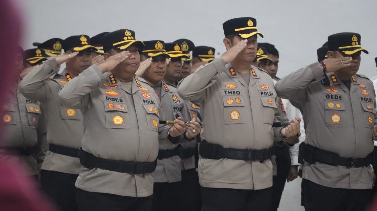 Kapolresta Palangka Raya Kombes Pol Dedy Supriadi, S.I.K., M.H. menghadiri upacara serah terima jabatan (sertijab) Wakapolda Kalimantan Tengah, Pejabat Utama (PJU) Polda Kalteng, serta Kapolres jajaran yang digelar di Gedung Graha Bhayangkara Mapolda Kalimantan Tengah, Selasa (13/1/2026).