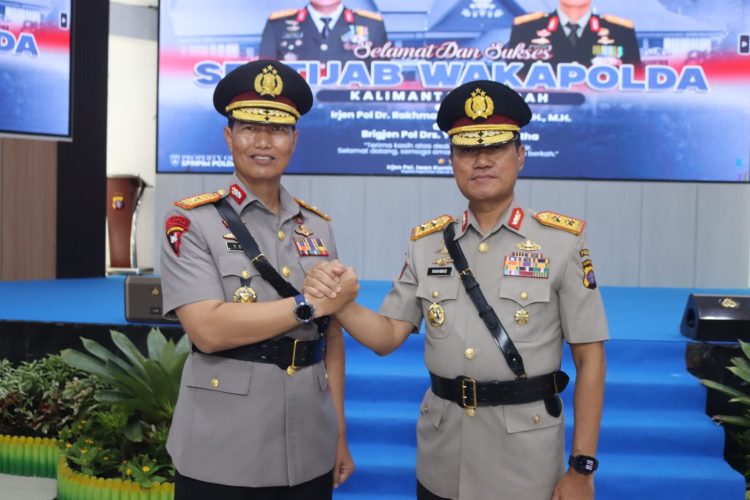Sertijab) Wakapolda dari Irjen Pol Dr. Rakhmad Setyadi, S.IK., S.H., M.H. kepada Brigjen Pol Drs. Yosi Muhamartha, di Gedung Graha Bhayangkara, Mapolda setempat, Selasa (13/1/2026) pagi.
