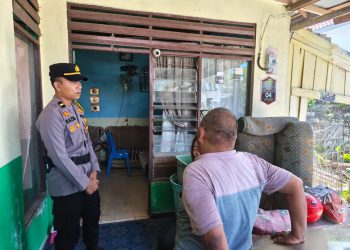 Polresta Palangka Raya menindaklanjuti laporan masyarakat terkait temuan seorang pria dalam keadaan meninggal dunia di sebuah rumah di Jalan Temanggung Tilung VI, Kelurahan Menteng, Kecamatan Jekan Raya, Kota Palangka Raya, Rabu (14/1/2026).