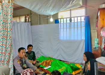 Kegiatan tersebut dipimpin langsung oleh Kapolsek Rakumpit Iptu Didik Suhardianto bersama Kanitsamapta Aiptu Mulyadi serta Bhabinkamtibmas Kelurahan Pager Aipda Eko Pramono di Jalan Tumbang Talaken Km 62.