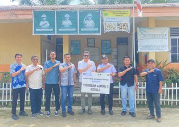 Bantuan tersebut diserahterimakan secara simbolis oleh Manajer Kebun Bah Birung Ulu PTPN IV Regional II, Yuna Shaund H.S. Damanik, kepada Pangulu Panombean Huta Urung, Franciskus Siallagan, di lokasi jalan semenisasi, Rabu (14/1/2026).