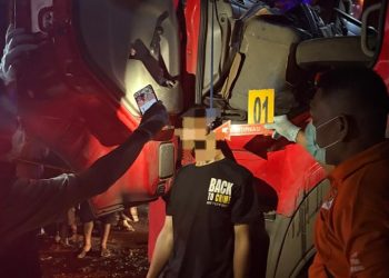 Korban diketahui berinisial D (22), seorang sopir truk asal Desa Wangureja, Kecamatan Nyalindung, Kabupaten Sukabumi, Provinsi Jawa Barat. Korban ditemukan dalam kondisi tergantung disamping pintu depan sebelah kiri mobil UD Truck CKE 250 yang terparkir di pinggir jalan raya Nagan Raya menuju Aceh Barat, tepatnya di depan Masjid Desa Blang Muko.