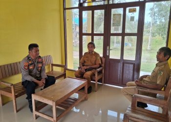 Bhabinkamtibmas Polsek Rakumpit Polresta Palangka Raya melaksanakan kegiatan sambang dan silaturahmi ke Kantor Kelurahan Pager, Kecamatan Rakumpit, Kota Palangka Raya, Sabtu (17/1/2025).