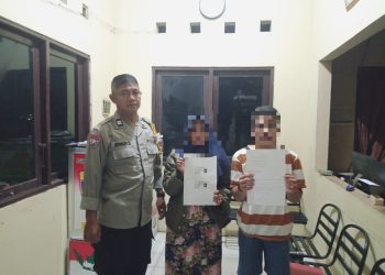 Polsek Sabangau Polresta Palangka Raya memfasilitasi penyelesaian permasalahan keluarga melalui upaya mediasi yang berlangsung di Mako Polsek Sabangau, Jalan Mahir Mahar Km 16, Kelurahan Kalampangan, Kecamatan Sabangau.