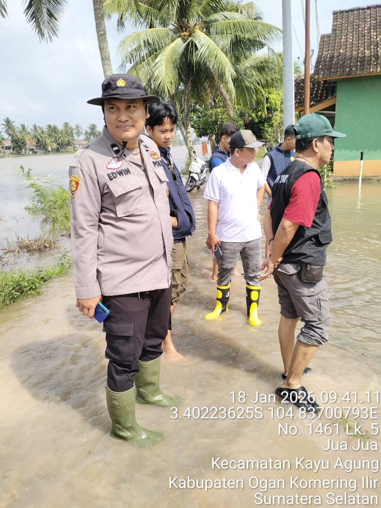 Kegiatan pemantauan dilakukan bersama Babinsa, Bhabinkamtibmas, Ketua LPM Kelurahan Kedaton, mahasiswa KKN Universitas Muhammadiyah Palembang angkatan ke-65, serta jajaran staf kelurahan. Pemantauan terfokus di wilayah rawan terdampak, terutama di Lingkungan III RT 06, Kecamatan Kayuagung, Kabupaten Ogan Komering Ilir (OKI).