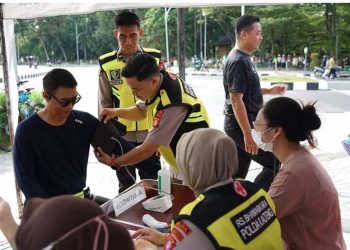 Rumah Sakit (Rumkit) Bhayangkara Tingkat III Palangka Raya Polda Kalteng kembali melaksanakan pemeriksaan kesehatan secara gratis bagi masyarakat pada kegiatan Car Free Day (CFD) yang digelar di Area Car Free Day (CFD) Bundaran Besar Kota Palangka Raya, Minggu (18/1/2026).