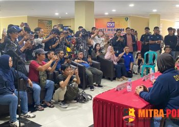 Press release tersebut dipimpin langsung oleh Kabid Humas Polda Sulsel Kombes Pol. Didik Supranoto, S.I.K., M.H., didampingi Kabiddokkes Polda Sulsel, perwakilan Pusdokkes Polri selaku Kabid DVI, serta unsur Bareskrim Polri melalui Kabiddaktikkrim Pusident.