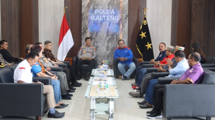 Kapolda Kalimantan Tengah (Kalteng) Irjen Pol Iwan Kurniawan, S.IK., M.Si. menerima kunjungan audiensi perwakilan Serikat Pekerja atau Buruh Provinsi Kalteng, di Lobi Utama Mapolda setempat, Selasa (20/1/2026) siang.
