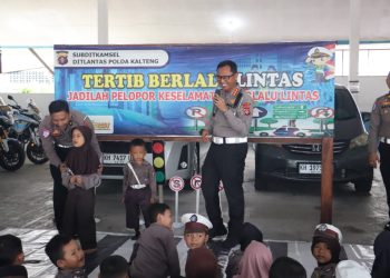 Direktorat Lalu Lintas Polda Kalteng melaksanakan kegiatan Pendidikan Masyarakat Lalu Lintas (Dikmas Lantas) kepada murid TK Yasalmuna Palangka Raya yang dilaksanakan di Halaman Sat PJR Ditlantas Polda Kalteng, Rabu (21/1/2026) pagi.