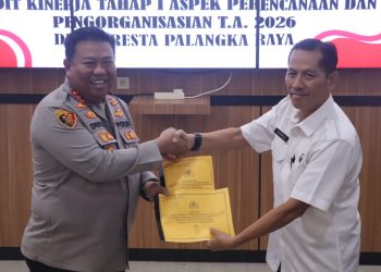 Polresta Palangka Raya menerima hasil Audit Kinerja Tahap I Itwasda Polda Kalimantan Tengah aspek Perencanaan dan Pengorganisasian Tahun Anggaran 2026. Kegiatan penyerahan hasil audit tersebut berlangsung di Aula Command Center Polresta Palangka Raya, Rabu (21/1/2026).