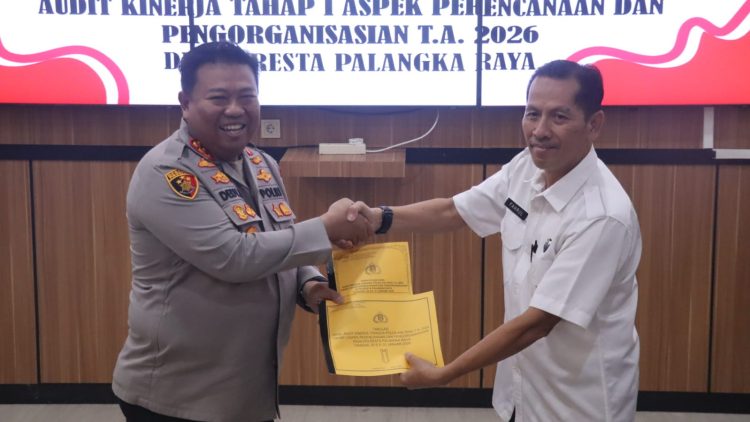 Polresta Palangka Raya menerima hasil Audit Kinerja Tahap I Itwasda Polda Kalimantan Tengah aspek Perencanaan dan Pengorganisasian Tahun Anggaran 2026. Kegiatan penyerahan hasil audit tersebut berlangsung di Aula Command Center Polresta Palangka Raya, Rabu (21/1/2026).