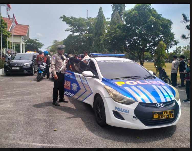 Personel Satuan Lalu Lintas (Satlantas) Polresta Palangka Raya melaksanakan pengawalan rombongan jenazah almarhum Dr. Ir. Mofit Saptono Subagio, M.P, Wakil Wali Kota Palangka Raya periode 2013–2018, pada Kamis (22/1/2026) siang.