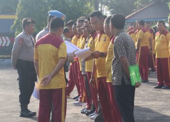 Seksi Profesi dan Pengamanan (Propam) Polresta Palangka Raya melaksanakan pengecekan kehadiran anggota dari seluruh satuan fungsi menjelang apel pagi di Mapolresta Palangka Raya, Jum’at (23/1/2026).
