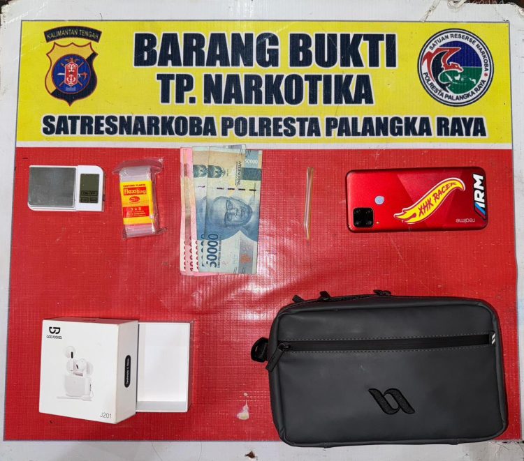Satuan Reserse Narkoba (Satresnarkoba) Polresta Palangka Raya berhasil mengungkap kasus tindak pidana narkotika jenis shabu dengan berat kotor sekitar 11,47 gram. Dalam pengungkapan tersebut, petugas mengamankan seorang pria berinisial AF (41) yang diduga sebagai pengedar, Selasa (20/1/2026).