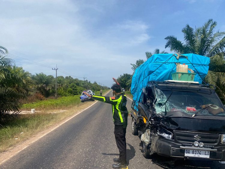 Personel Pos Km. 38 Unit Turjawali Satlantas Polresta Palangka Raya merespons cepat laporan kecelakaan lalu lintas yang terjadi di Jalan Tjilik Riwut Km 48, Kecamatan Bukit Batu, Kota Palangka Raya, Jumat (23/1/2026) pagi.
