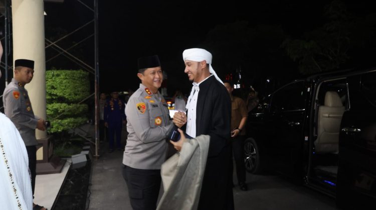 Suasana religius menyelimuti Tabligh Akbar peringatan Isra Miraj Nabi Muhammad SAW 1447 H, yang digelar Polda Kalimantan Tengah (Kalteng) di Lapangan Barigas, Jl. Tjilik Riwut Km.1, Kota Palangka Raya, Kamis (23/1/2026) malam.