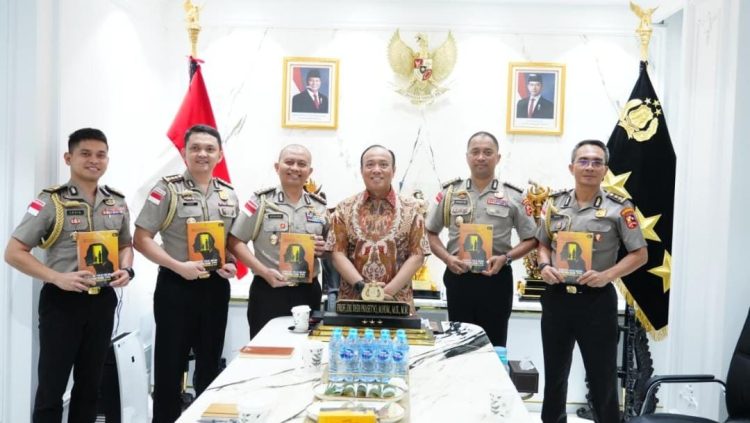 Wakil Kepala Kepolisian Negara Republik Indonesia (Wakapolri) Komjen Pol. Prof. Dr. Dedi Prasetyo, S.H., M.Hum., M.Si., M.M. menyampaikan pesan strategis pemberantasan Tindak Pidana Perdagangan Orang serta Perlindungan Perempuan dan Anak (TPPA–PPO) kepada lima calon Atase Kepolisian Republik Indonesia (Atpol RI) dan staf teknis Polri