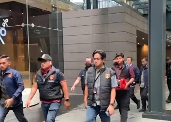 Penyidik Direktorat Tindak Pidana Ekonomi Khusus (Dittipideksus) Bareskrim Polri melakukan penggeledahan di kantor PT Dana Syariah Indonesia yang berlokasi di District 8, Jakarta Selatan, Jumat (23/1/2026) siang. 