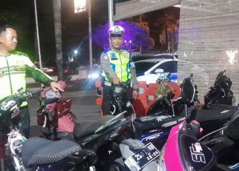Satuan Lalu Lintas (Satlantas) Polresta Palangka Raya melaksanakan patroli dan penindakan terhadap aksi balapan liar serta penggunaan knalpot brong di kawasan Bandara Tjilik Riwut, tepatnya di Jalan Adonis Samad dan Jalan Ir. Soekarno, Kota Palangka Raya, Sabtu (24/1/2026) sore.