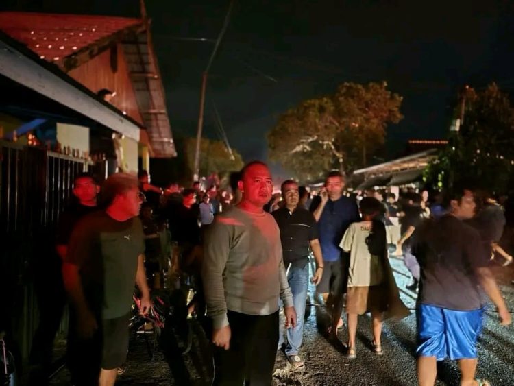 Kapolres) Katingan AKBP Dodik Hartono, S.H., S.I.K., M.H., terjun langsung meninjau lokasi kebakaran yang melanda Pasar Kasongan, Jl. Kampung Baru dan Jl. Bungai, Kel. Kasongan Lama, Kec. Katingan Hilir, Minggu (25/1/2026) sekitar 23.00 WIB.