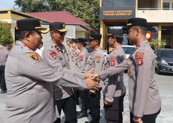 Kapolresta Palangka Raya bersama para Pejabat Utama (PJU) Polresta Palangka Raya menyambut hangat kunjungan kerja Wakapolda Kalimantan Tengah di Mapolresta Palangka Raya.