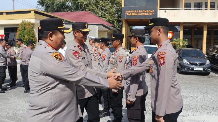 Kapolresta Palangka Raya bersama para Pejabat Utama (PJU) Polresta Palangka Raya menyambut hangat kunjungan kerja Wakapolda Kalimantan Tengah di Mapolresta Palangka Raya.