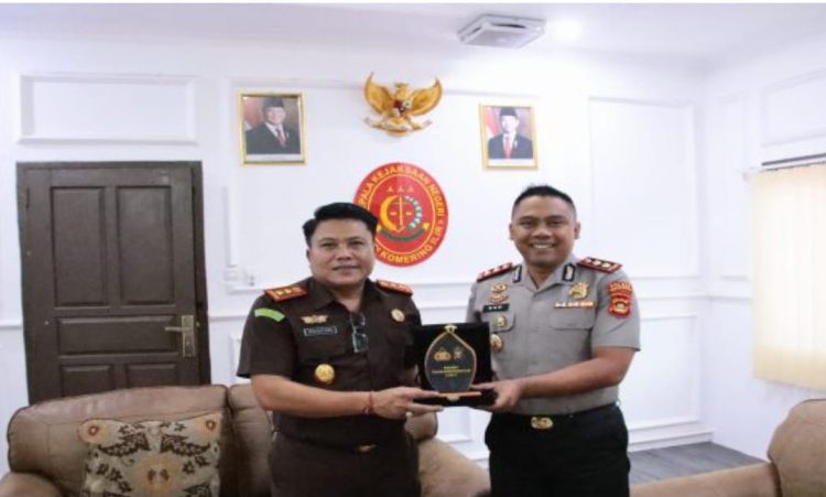 Kapolres OKI AKBP Eko Rubiyanto, SH, SIK, MH melakukan kunjungan silaturahmi ke Kejaksaan Negeri Kayuagung, Rabu (28/01/2026).