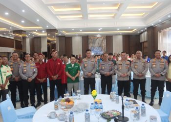 Kapolda Kalteng dalam acara bertajuk 'Obras' "Obrolan Santai" bersama Organisasi Kemasyarakatan Pemuda (OKP) di Lobi Mapolda setempat, Rabu (28/1/2025).