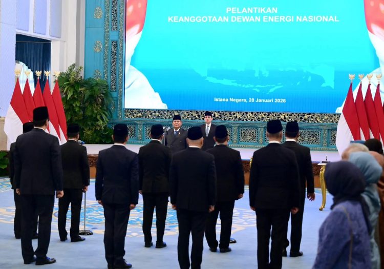 Presiden Republik Indonesia Prabowo Subianto melantik keanggotaan Dewan Energi Nasional di Istana Negara, Jakarta, Rabu, 28 Januari 2026.