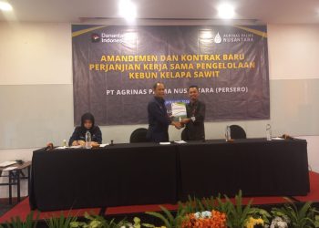Penyerahan dokumen hasil Amandemen dan Kontrak Baru Perjanjian Kerja Sama Operasional (KSO) Pengelolaan Kebun Kelapa Sawit antara PT Agrinas Palma Nusantara (Persero) dan mitra KSO, dalam kegiatan evaluasi pengelolaan sawit sitaan negara, yang digelar di Jakarta, Januari 2026