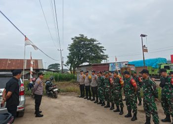 Polsek Pemulutan Polres Ogan Ilir bersinergi bersama TNI dan Dinas Perhubungan Kabupaten Ogan Ilir melaksanakan kegiatan pengamanan jalur perlintasan kunjungan kerja Gubernur Sumatera Selatan, Dr. H. Herman Deru, S.H., M.M., di wilayah Kabupaten Ogan Ilir, Kamis (29/1/2026).