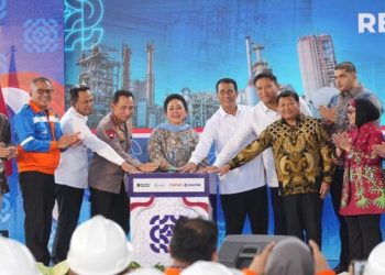 Kapolri Jenderal Pol. Drs. Listyo Sigit Prabowo M.Si., menghadiri kegiatan peresmian proyek revamping ammonia pabrik 2 PT. Pupuk Kalimantan Timur (Kaltim).