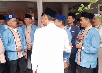 Wakil Bupati Bogor H.Jaro Ade Sedang Berbincang Dengan Para Kades Se-Kecamatan Cileungsi.