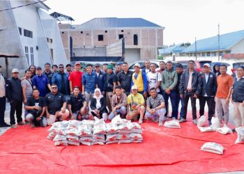Jurnalis Aceh Barat (JAB) mengantarkan bantuan kepada rekan terdampak bencana alam banjir bandang dan longsor ke Aceh Tengah. Rombongan JAB bergerak dari Meulaboh Sabtu (10/1/2026) siang